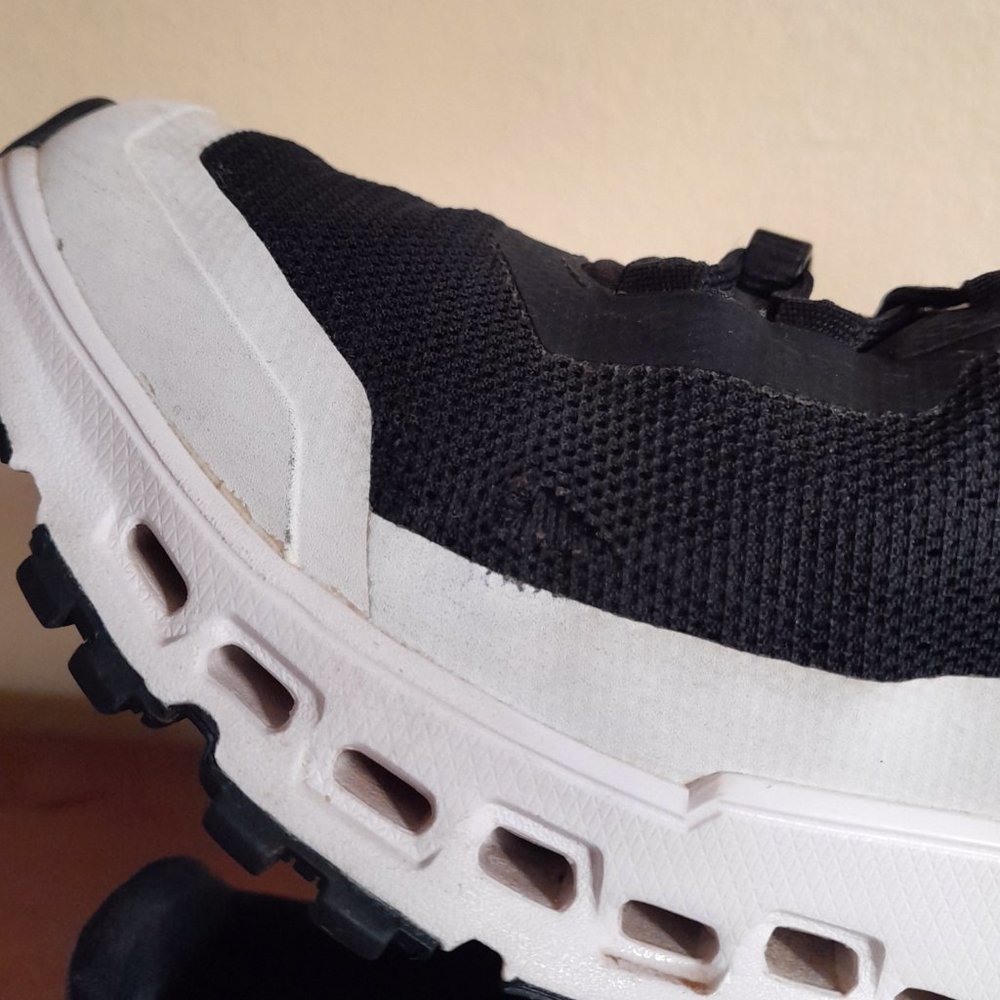 women's On Cloud running shoes sz 7-INNER SIDE DAMAGE - Picture 3 of 10